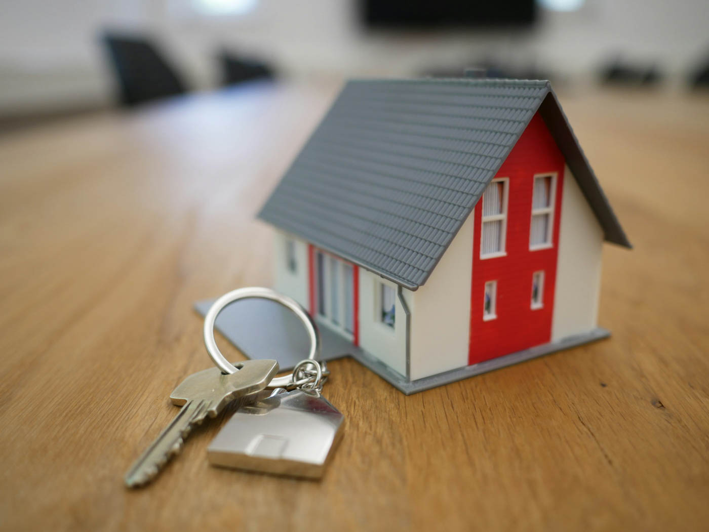 Mini_house_with_keys