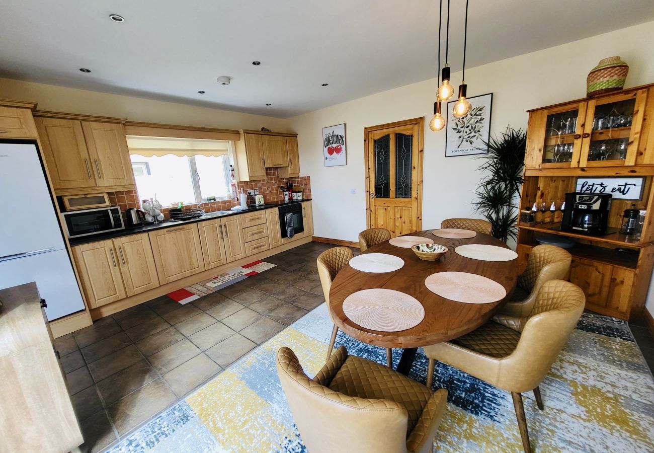 House in Sligo - Modern Family Holiday Home with Knocknarea Views